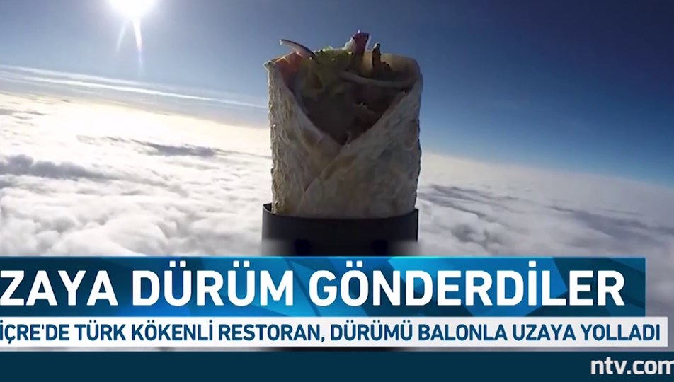 Hemşirelerden yeni doğan bebekle işkence gibi oyun NTV Hemşirelerden yeni doğan bebekle işkence gibi oyun NTV