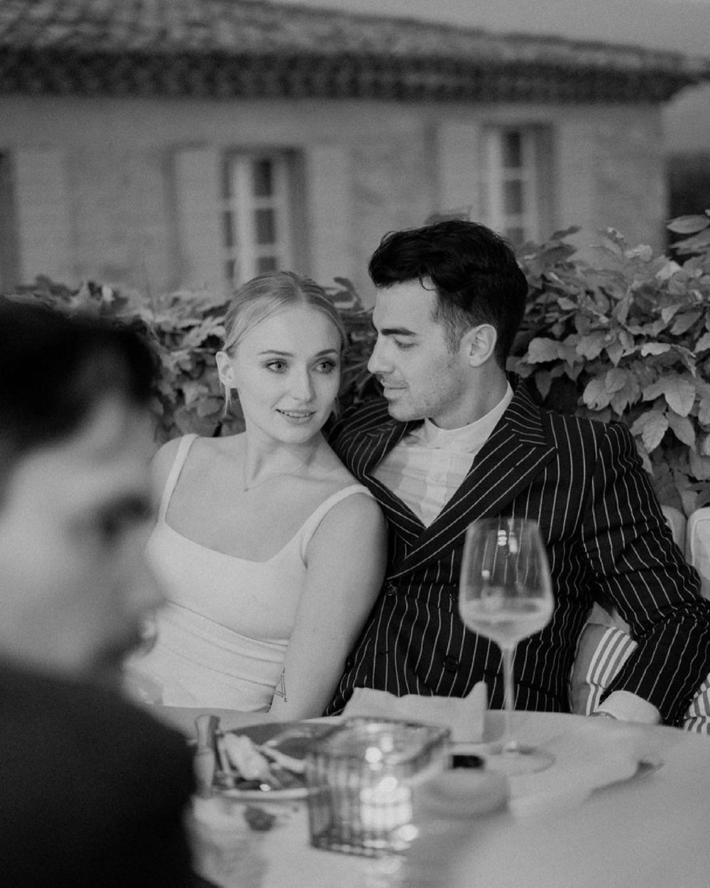 Sophie Turner düğün fotoğraflarını ilk kez paylaştı - 5