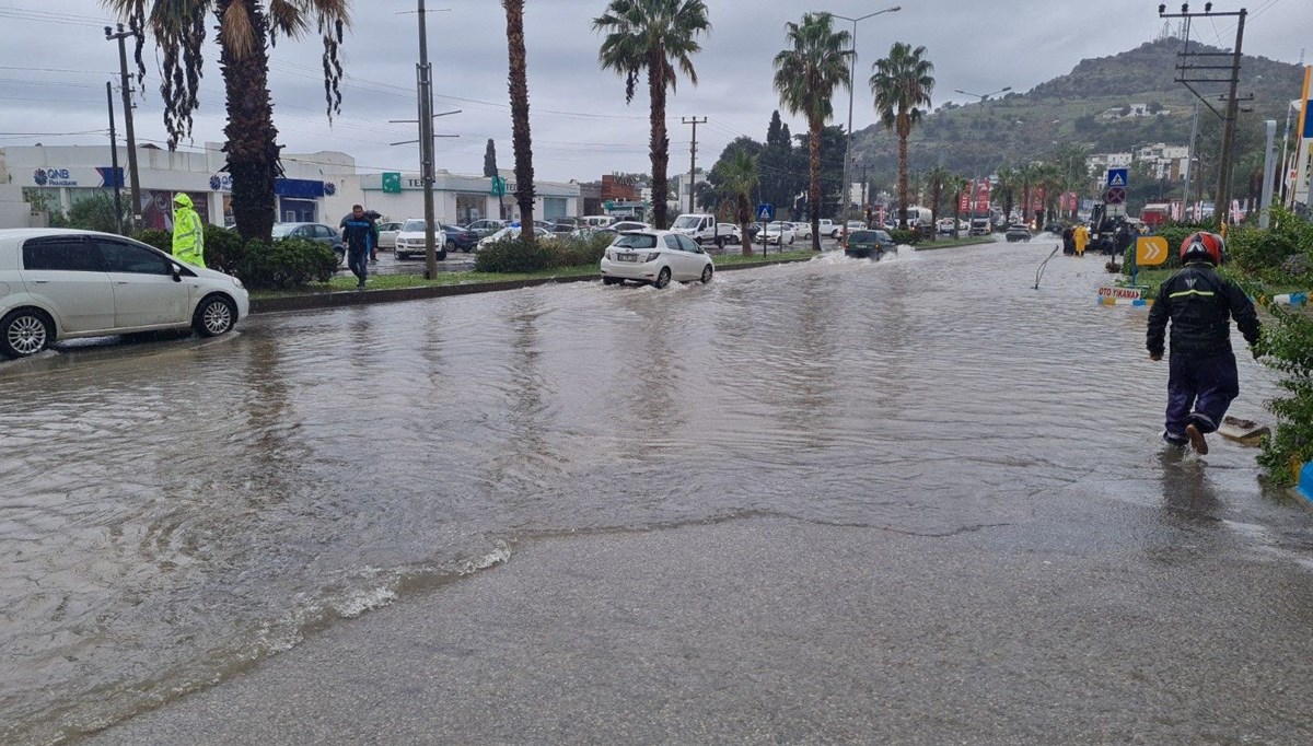 Bodrum'u sağanak vurdu Bodrum'u sağanak vurdu