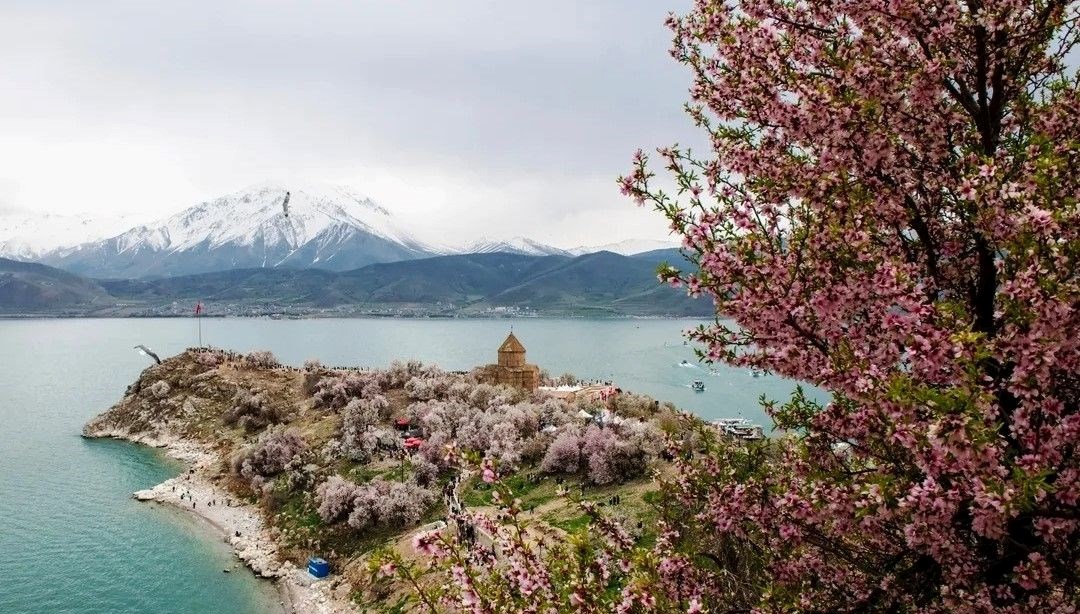 Akdamar Adası’na ziyaretçi yağdı