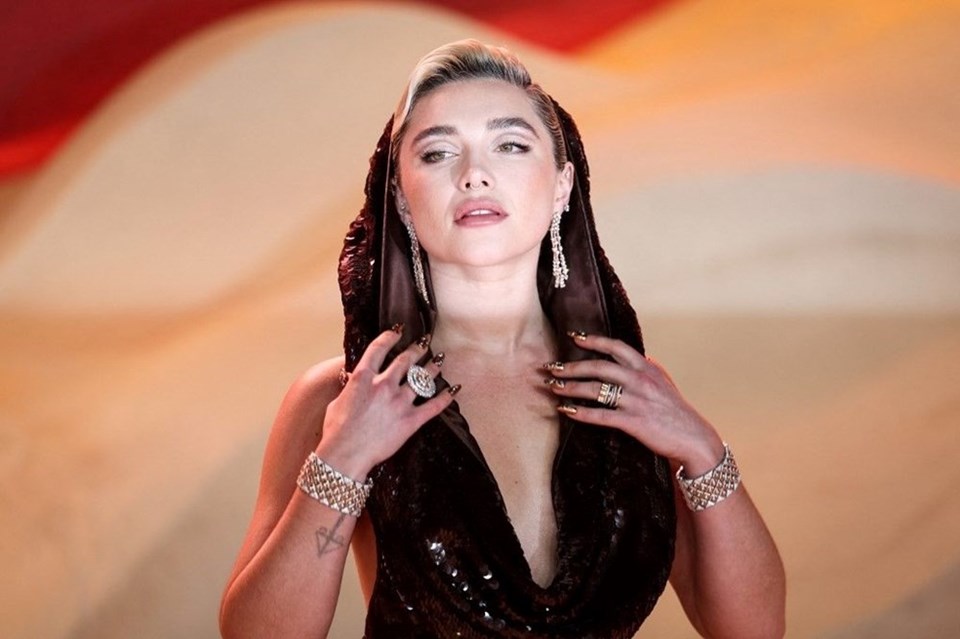 İngiliz oyuncu Florence Pugh rolü  için saçlarını kazıttı - 1