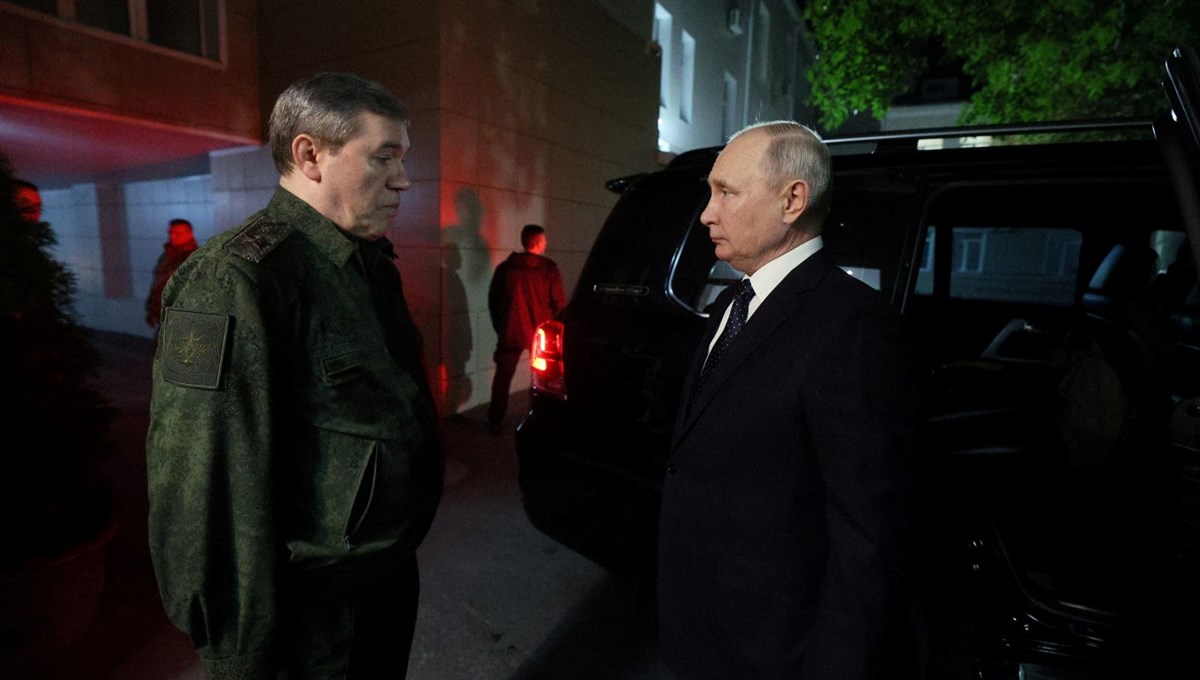 Putin'den Ukrayna sınırındaki Rus ordusu karargahına ziyaret