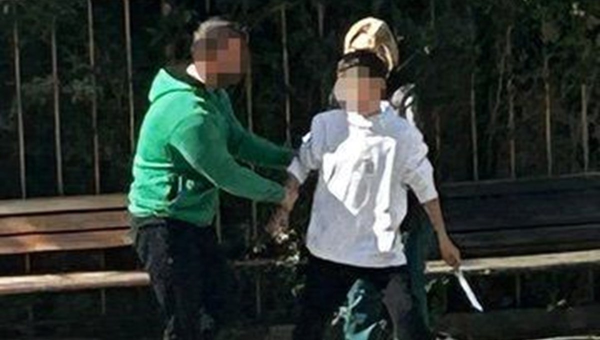 İstanbul'da okulu basan öğrenci, müdür yardımcısını bıçakla tehdit etti İstanbul'da okulu basan öğrenci, müdür yardımcısını bıçakla tehdit etti