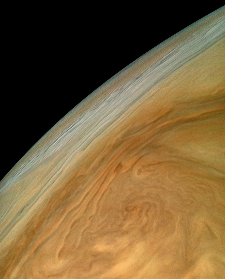 Jüpiter'deki dev kasırgalar görüntülendi - 1