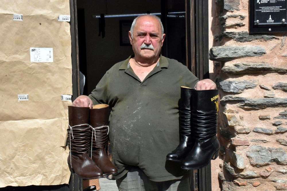 Tireli Hasan usta, 64 yıldır mesleğini sürdürüyor: "Elle yapan öbür usta yok" 72 NR4psFH82kCRdvjOl6iHjA