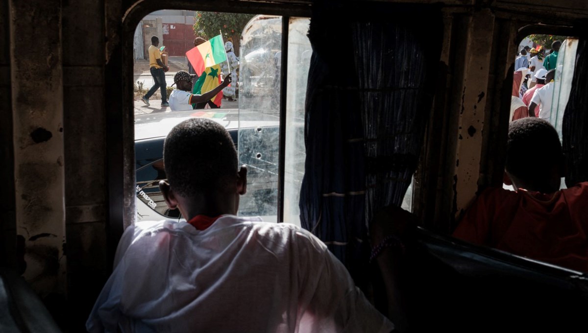 Senegal'de cumhurbaşkanı seçiminin ertelenmesi protesto edildi Senegal'de cumhurbaşkanı seçiminin ertelenmesi protesto edildi