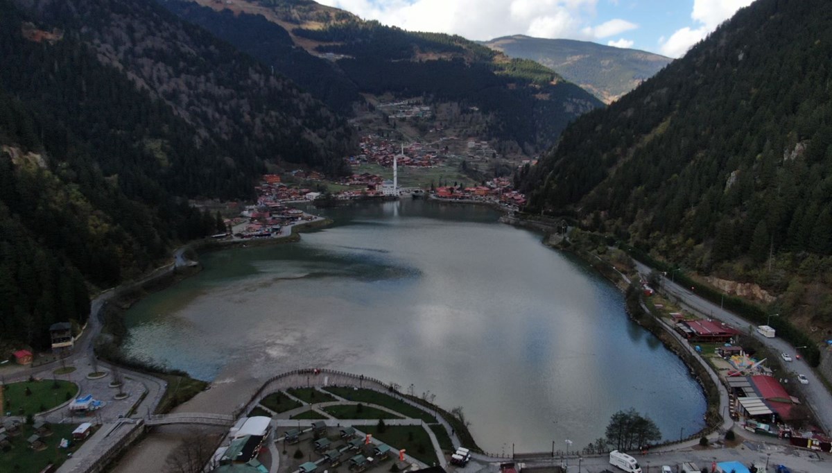 Uzungöl çamurgöl olacak | 35 metre olan su seviyesi 4 metreye düştü Uzungöl çamurgöl olacak | 35 metre olan su seviyesi 4 metreye düştü