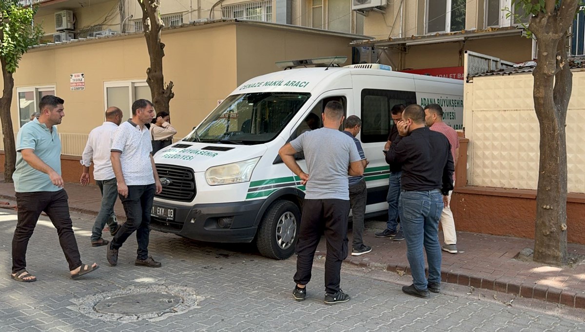 Adana'da su kuyusunda ölen 2 kişinin cesedi ailelerine teslim edildi Adana'da su kuyusunda ölen 2 kişinin cesedi ailelerine teslim edildi