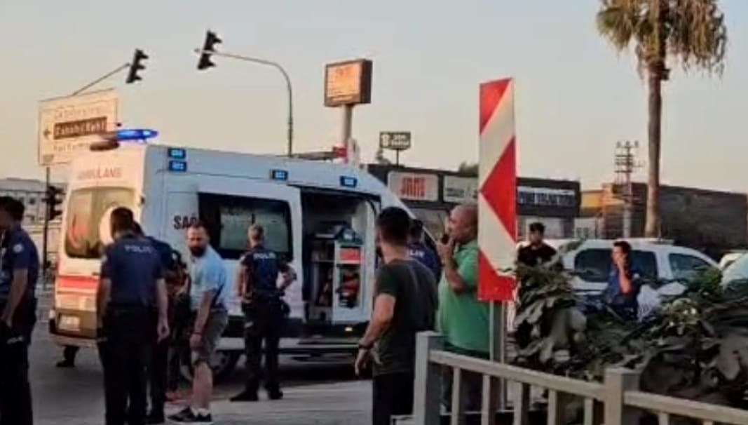 Arabayla takip etti, oğullarını vurdu
