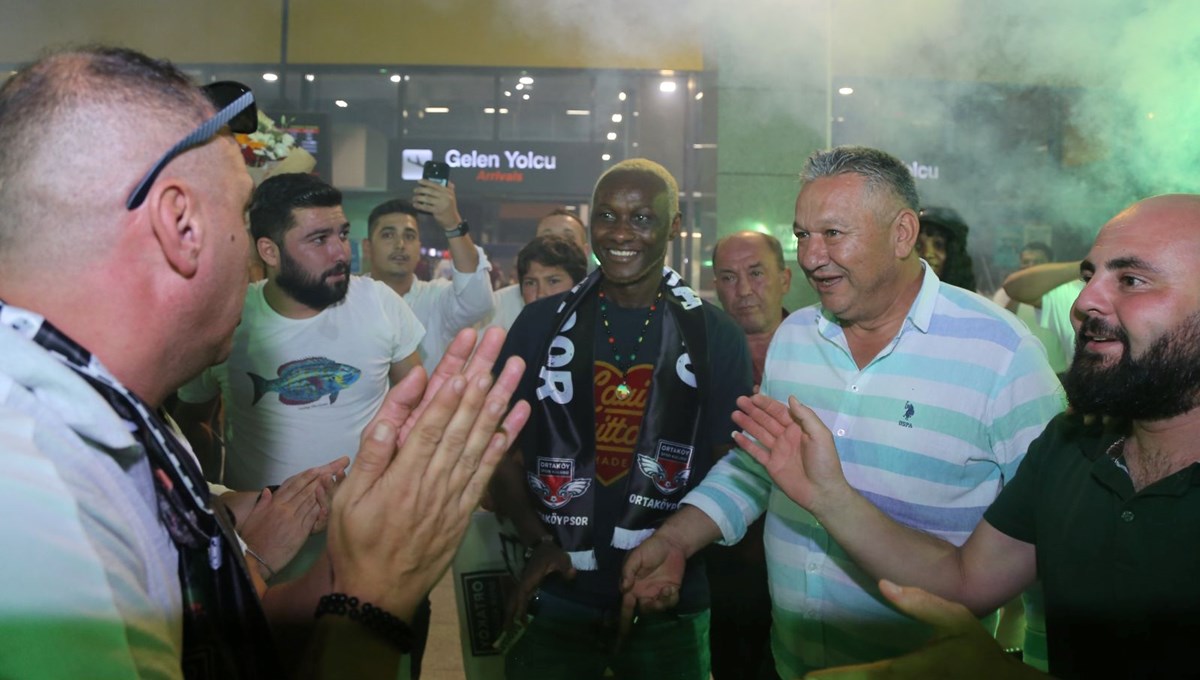 Muğla ekibi Ortaköyspor'la anlaşan Yattara'ya görkemli karşılama Muğla ekibi Ortaköyspor'la anlaşan Yattara'ya görkemli karşılama