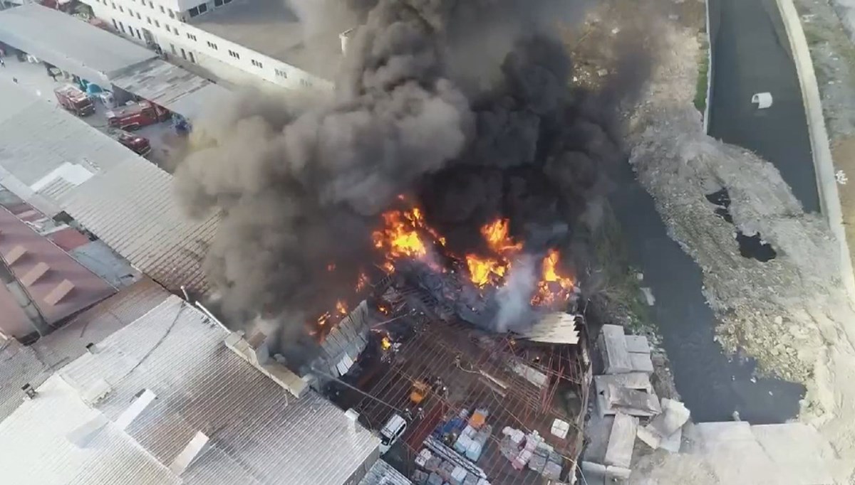 İstanbul'da geri dönüşüm tesisinde yangın