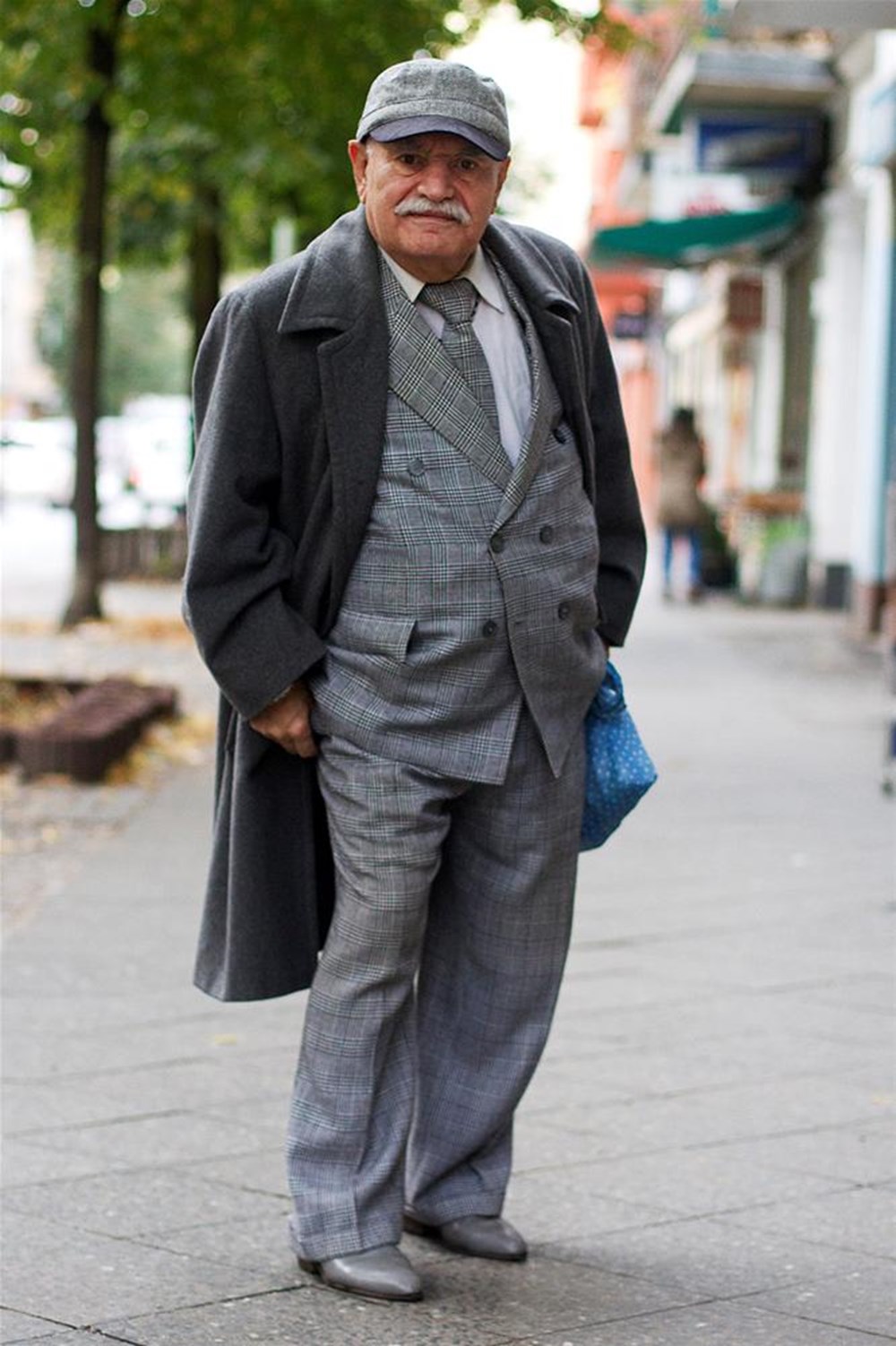 Пожилые мужчины с большими. Пожилой мужчина. Одежда для пожилых мужчин. Пожилой мужчина в костюме. Старый стильный мужчина.