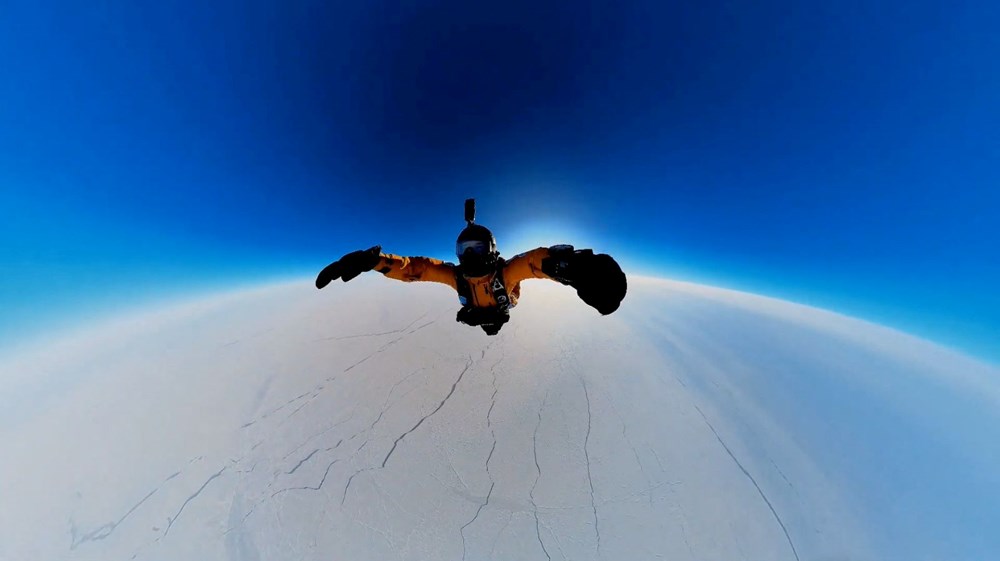 Üç Rus stratosferden Kuzey Kutbu'na paraşütle atladı - 3