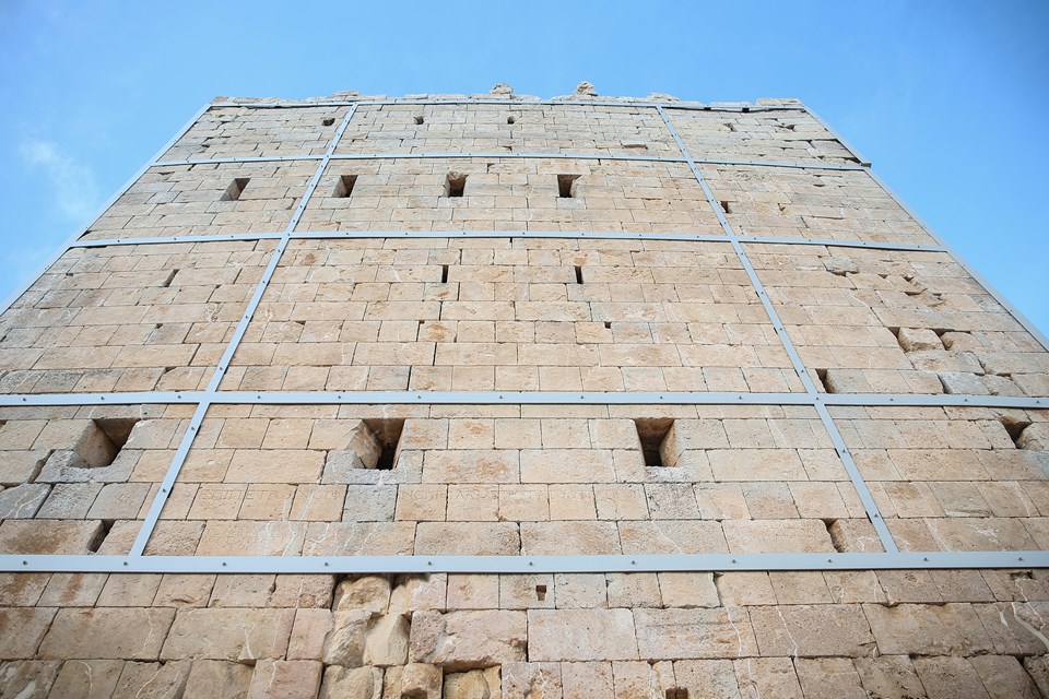 Uzuncaburç Antik Kenti'ndeki 2400 yıllık kule restore edildi - 1