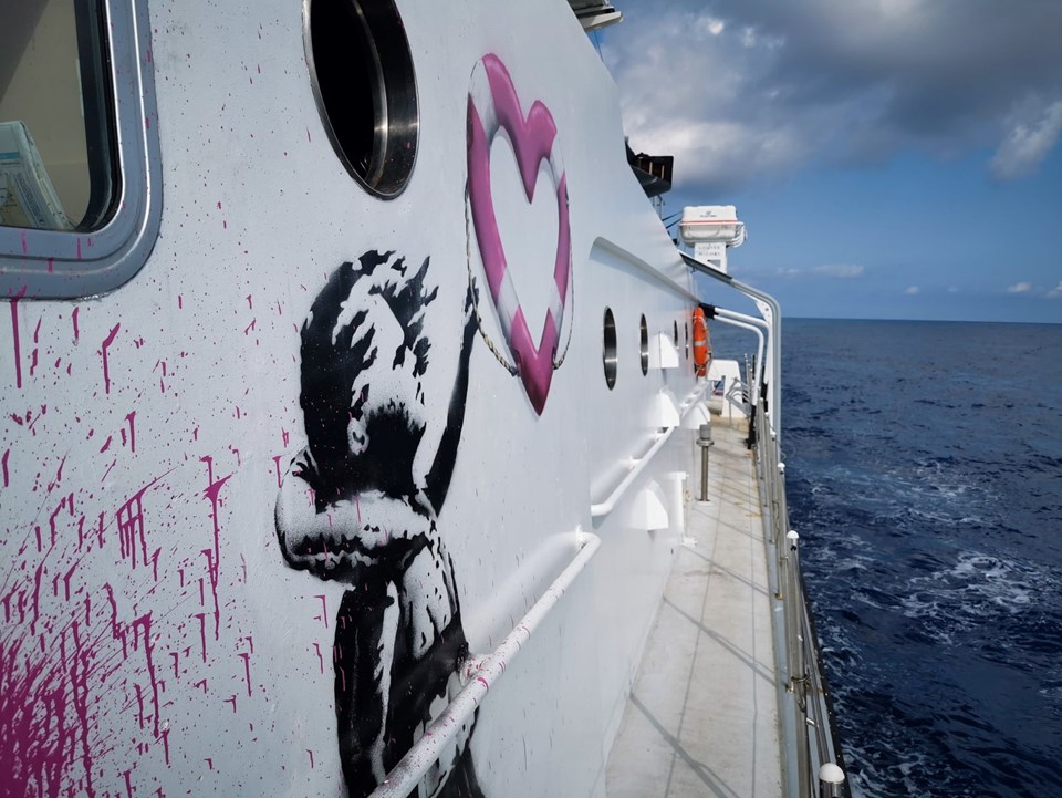 Banksy'nin fonladığı gemi göçmenleri kurtarmak için Akdeniz'de - 1