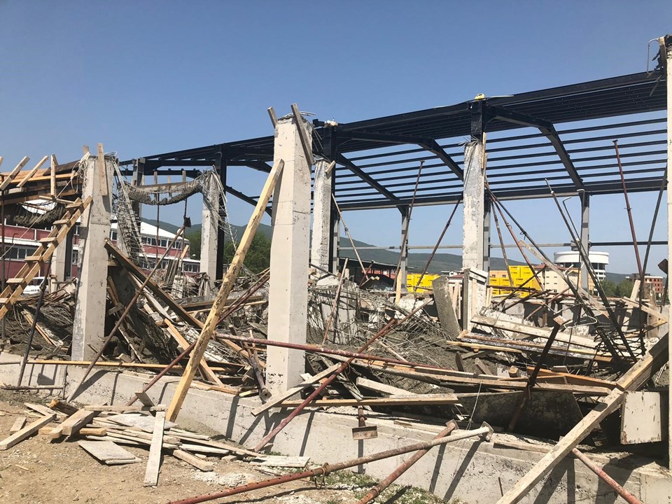 Spor salonu inşaatında iskele çöktü: 1 yaralı - 1