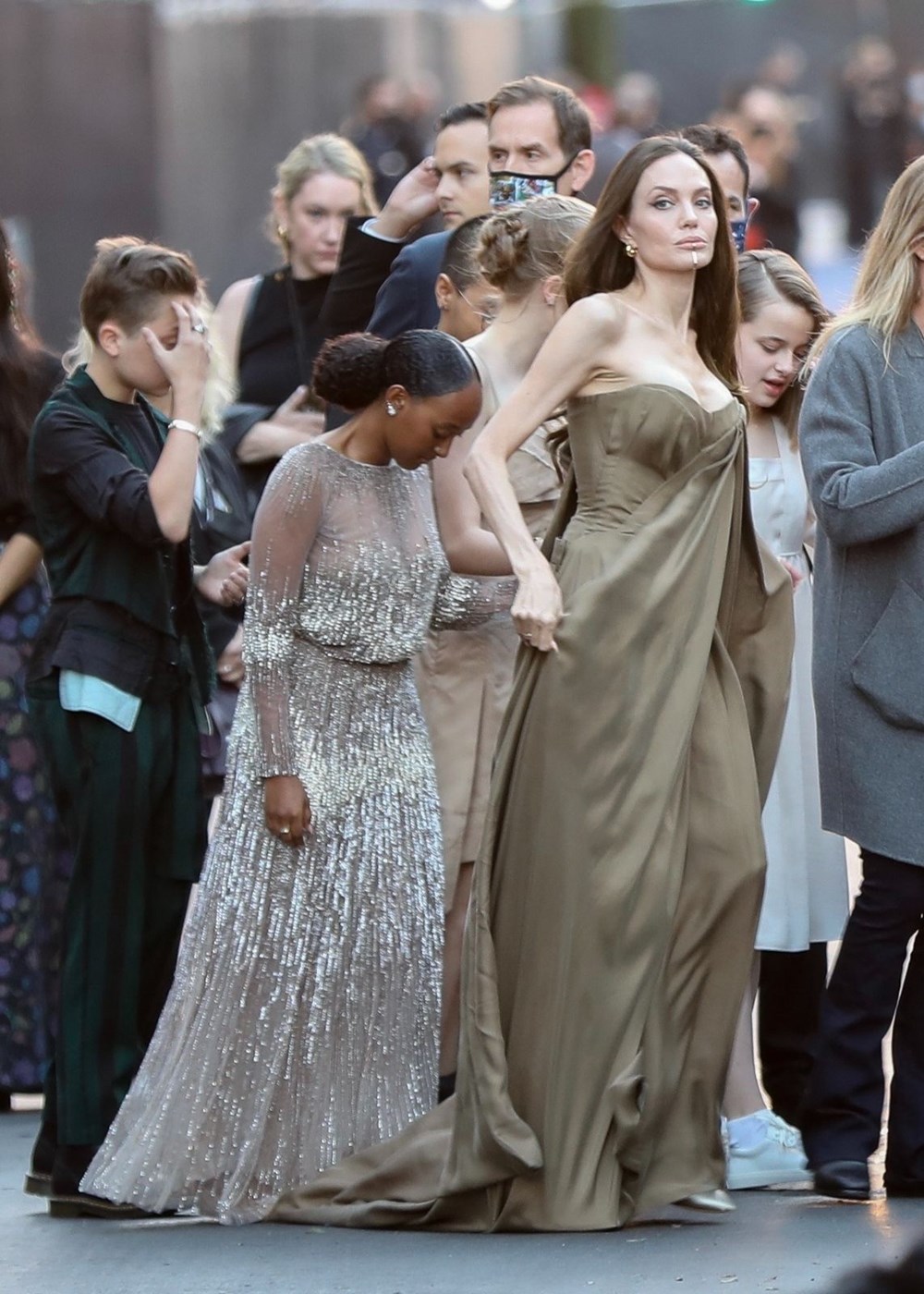 Angelina Jolie, Eternals galasına çocuklarıyla katıldı - 5