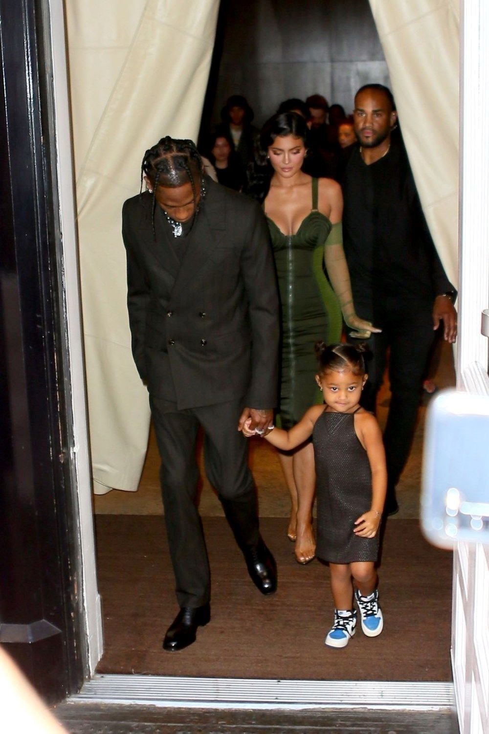 Kylie Jenner oğlunun adını değiştirdiğini açıkladı - 1