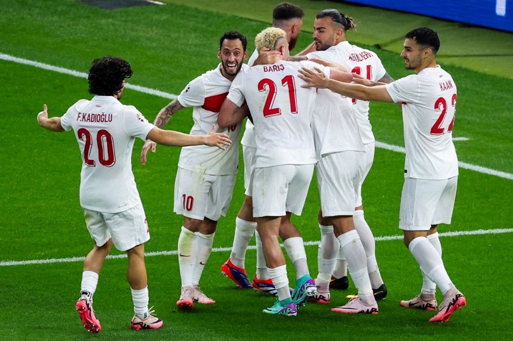 Vincenzo Montella'dan Macaristan maçı öncesi çarpıcı açıklama ve İrfan Can Eğribayat cevabı: Bu soruya gülümsüyorum - 1