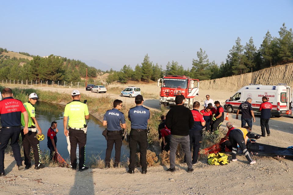 Denizli'de otomobil su kanalına devrildi: 2 ölü - 1