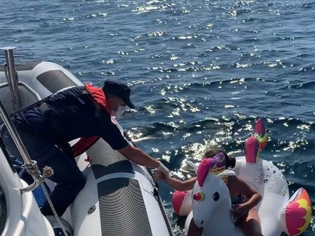 Izmir De Denizde Suruklenen 2 Cocuk Kurtarildi Ntv