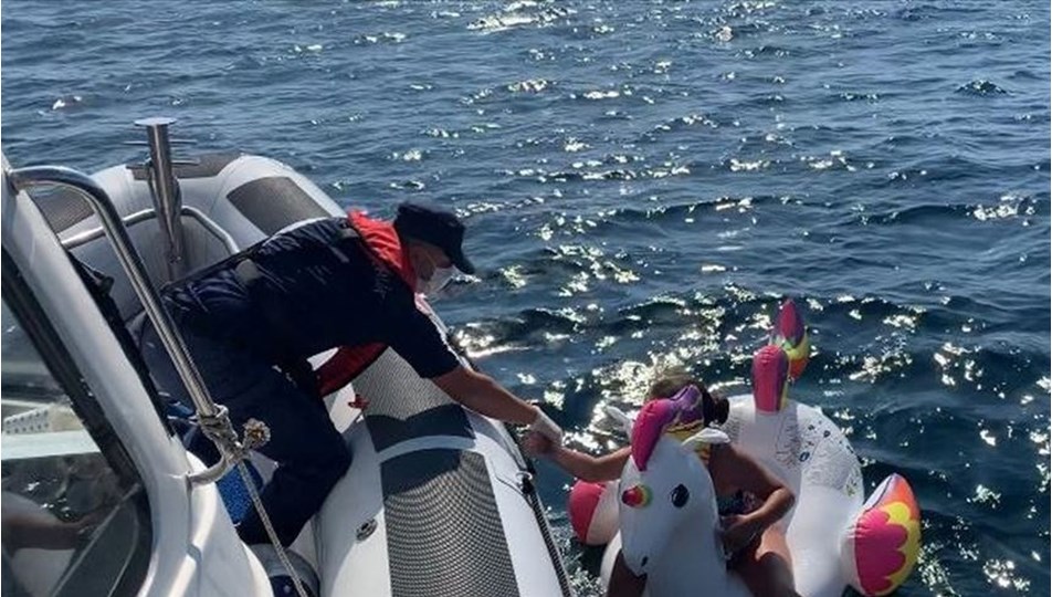 Izmir De Denizde Suruklenen 2 Cocuk Kurtarildi Ntv