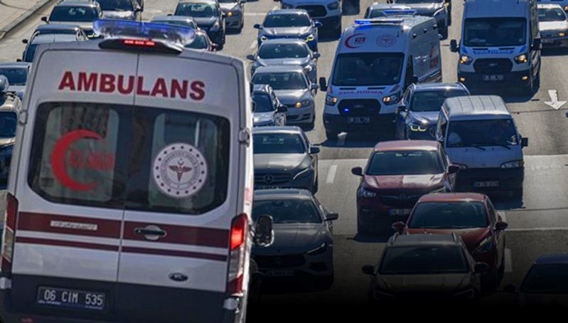 İstanbul'da yeni uygulama: Trafikte ambulans gelince radyoda müzik duracak, her arabada bu anons duyulacak