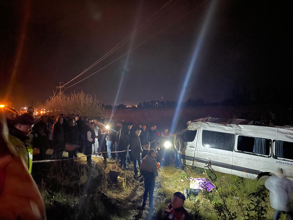 Kahramanmaraş'ta yolcu minibüsü devrildi: 1 ölü, 10 yaralı - 1