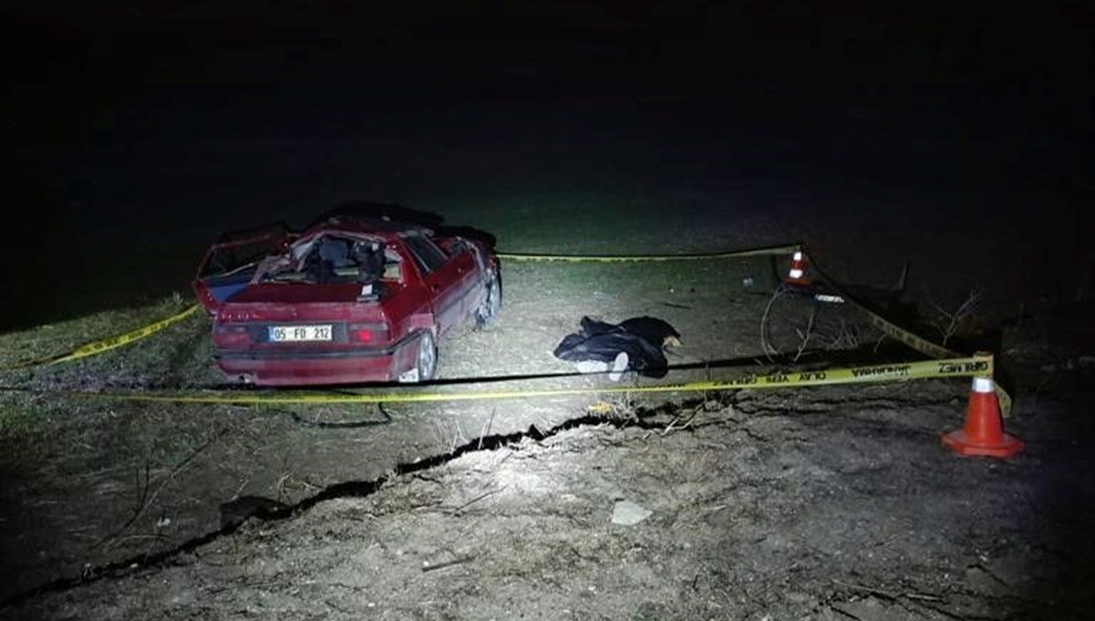 Amasya’da otomobil yoldan çıkarak devrildi: 1 ölü, 1 yaralı