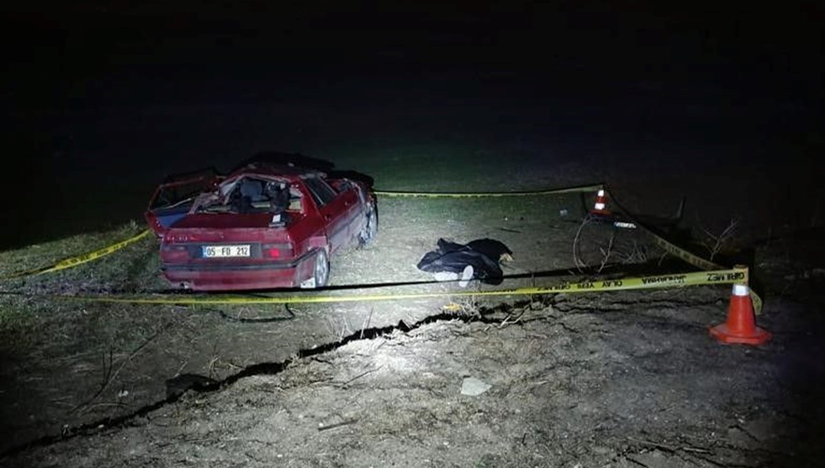 Amasya’da otomobil yoldan çıkarak devrildi: 1 ölü, 1 yaralı Amasya’da otomobil yoldan çıkarak devrildi: 1 ölü, 1 yaralı