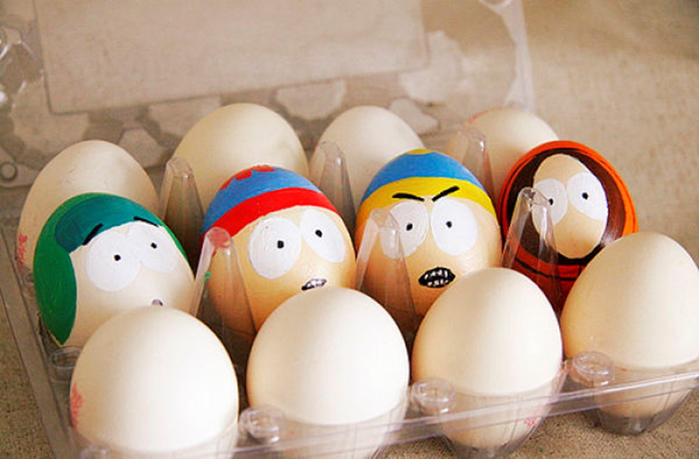 Глупые яйца. Яйца Саус парк пасхальные. Великденски яйца. Смешные яйца. Забавные пасхальные яйца.