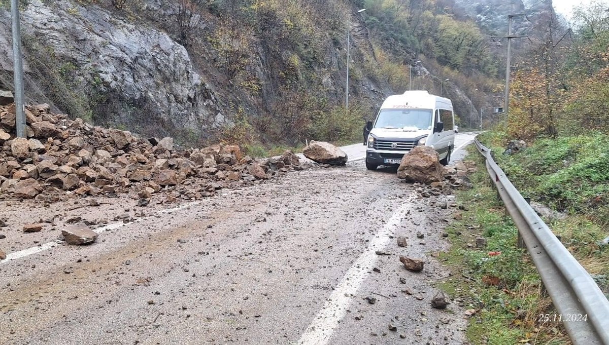 Karabük-Zonguldak karayolunda heyelan