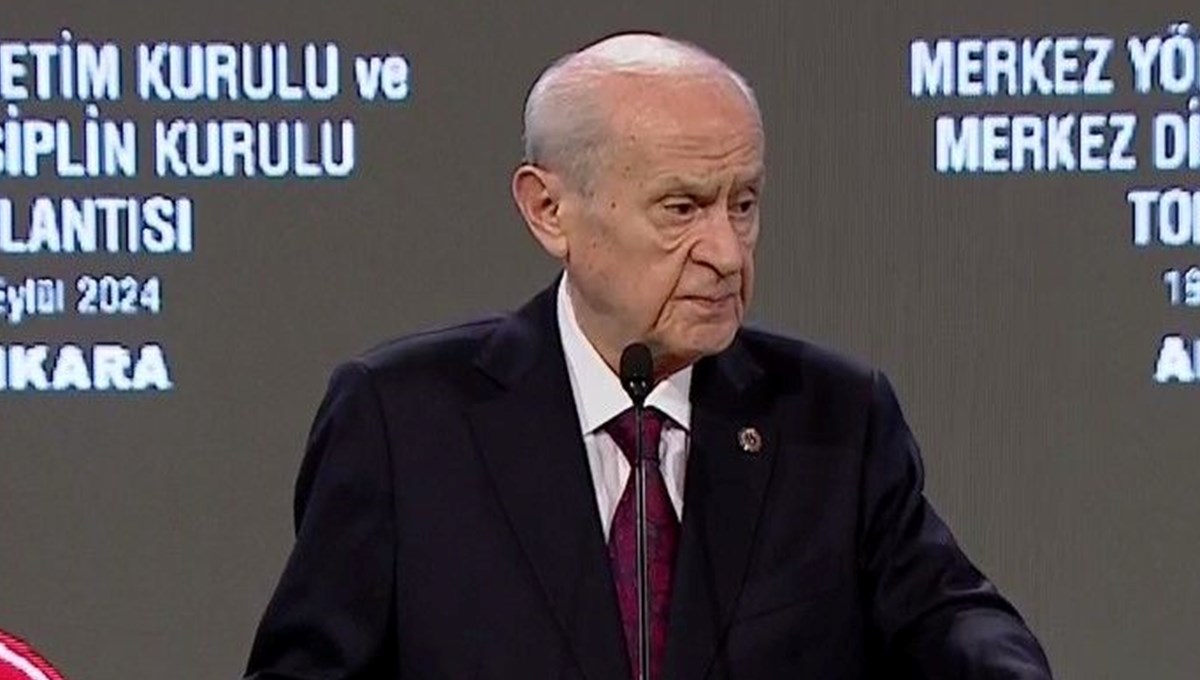 Bahçeli: Anayasa'nın ilk 4 maddesine şaşı bakanlar bizim için yok hükmündedir Bahçeli: Anayasa'nın ilk 4 maddesine şaşı bakanlar bizim için yok hükmündedir