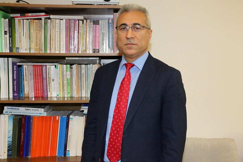 Akdeniz Üniversitesi Mühendislik Fakültesi Gıda Mühendisliği Bölümü Öğretim Üyesi Prof. Dr. Mustafa Erbaş