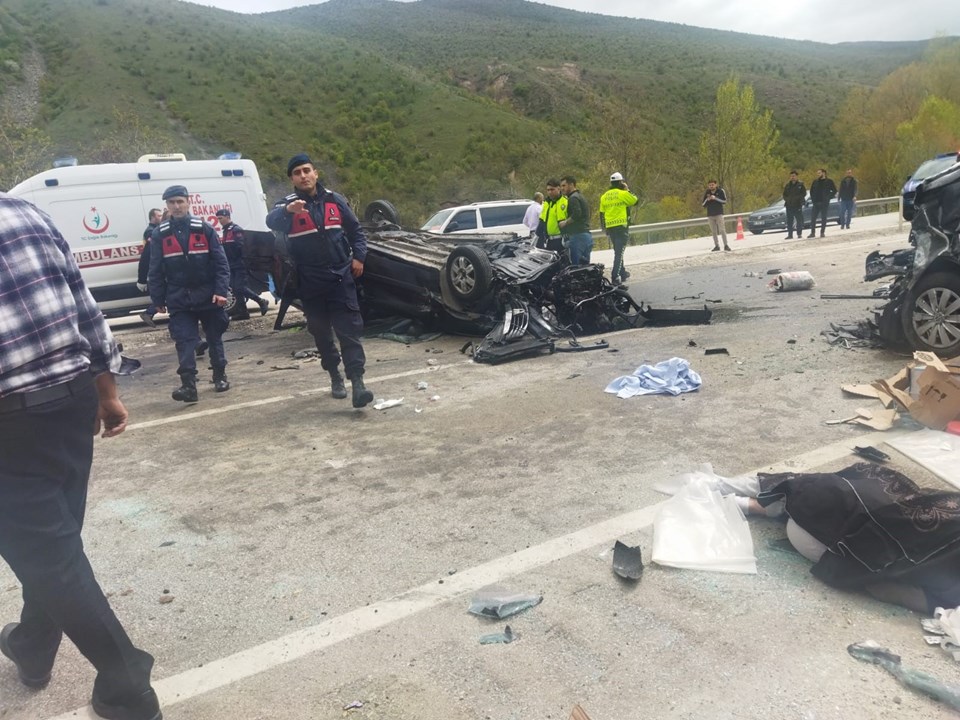 Çankırı'da feci kaza: 3 ölü, 12 yaralı - 1