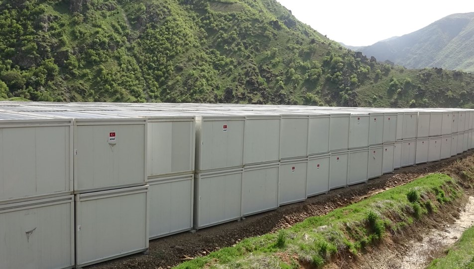 Hakkari’de deprem hazırlıkları hız kazandı: AFAD bölgeye
konteyner ve çadır gönderdi