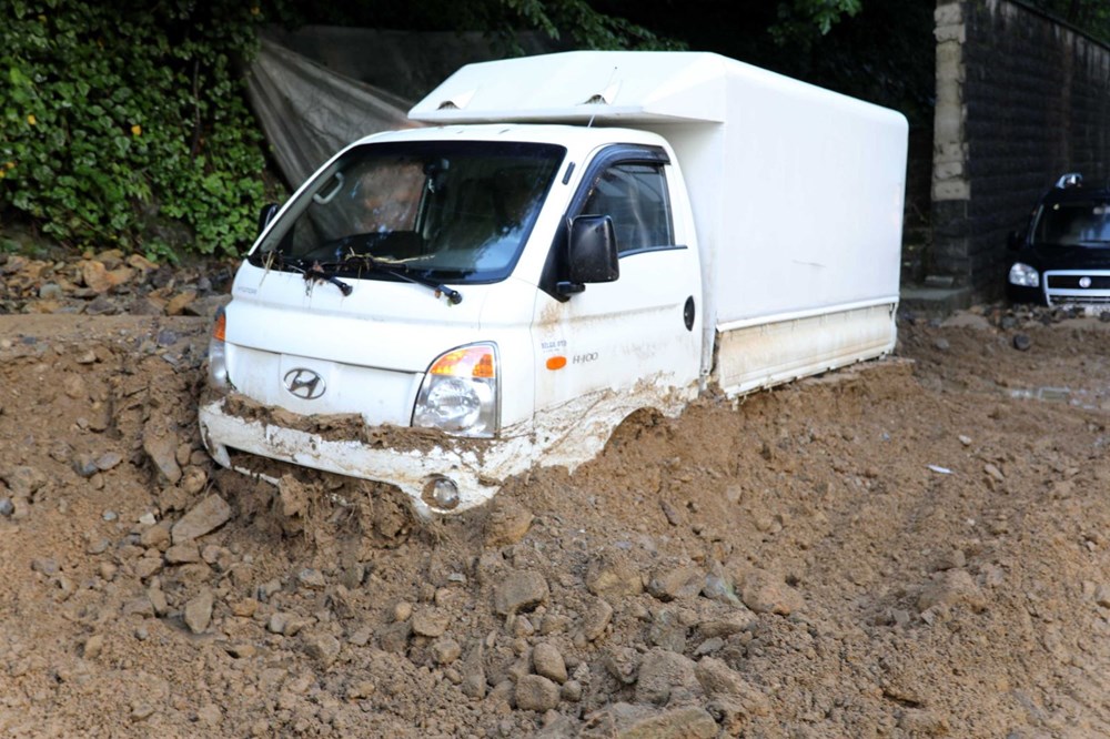 Rize’de sel ve heyelan afetinin hasarı gün ağarınca ortaya çıktı - 8