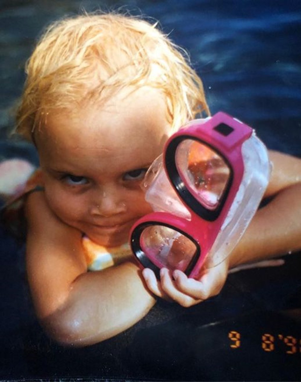 Cenk Eren'den Ajda Pekkan paylaşımı: Ben yaşlandım o hala genç (Ünlülerin çocukluk ve gençlik halleri) - 330