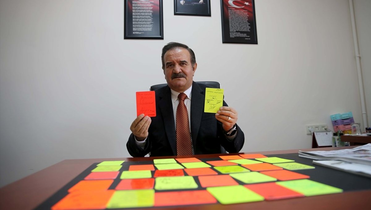 Sarı-kırmızı kart koleksiyonu