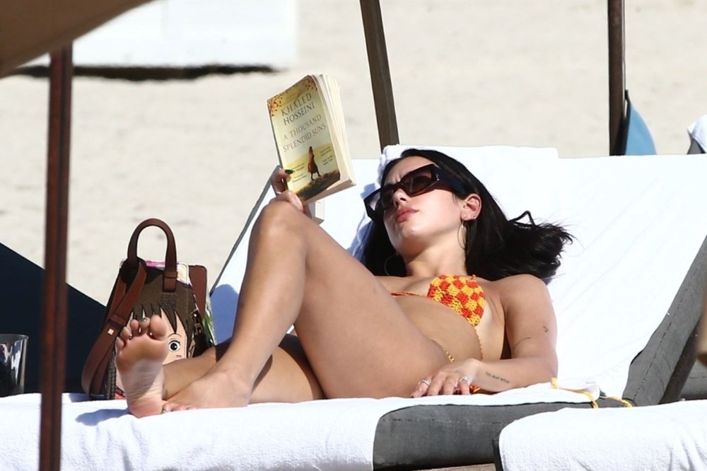 Dua Lipa Miami sahillerinde: Konser öncesi tatil - 8