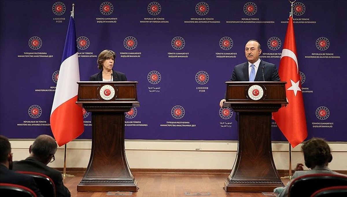 Dışişleri Bakanı Çavuşoğlu Fransız mevkidaşıyla Paris'teki şiddet olaylarını görüştü Dışişleri Bakanı Çavuşoğlu Fransız mevkidaşıyla Paris'teki şiddet olaylarını görüştü