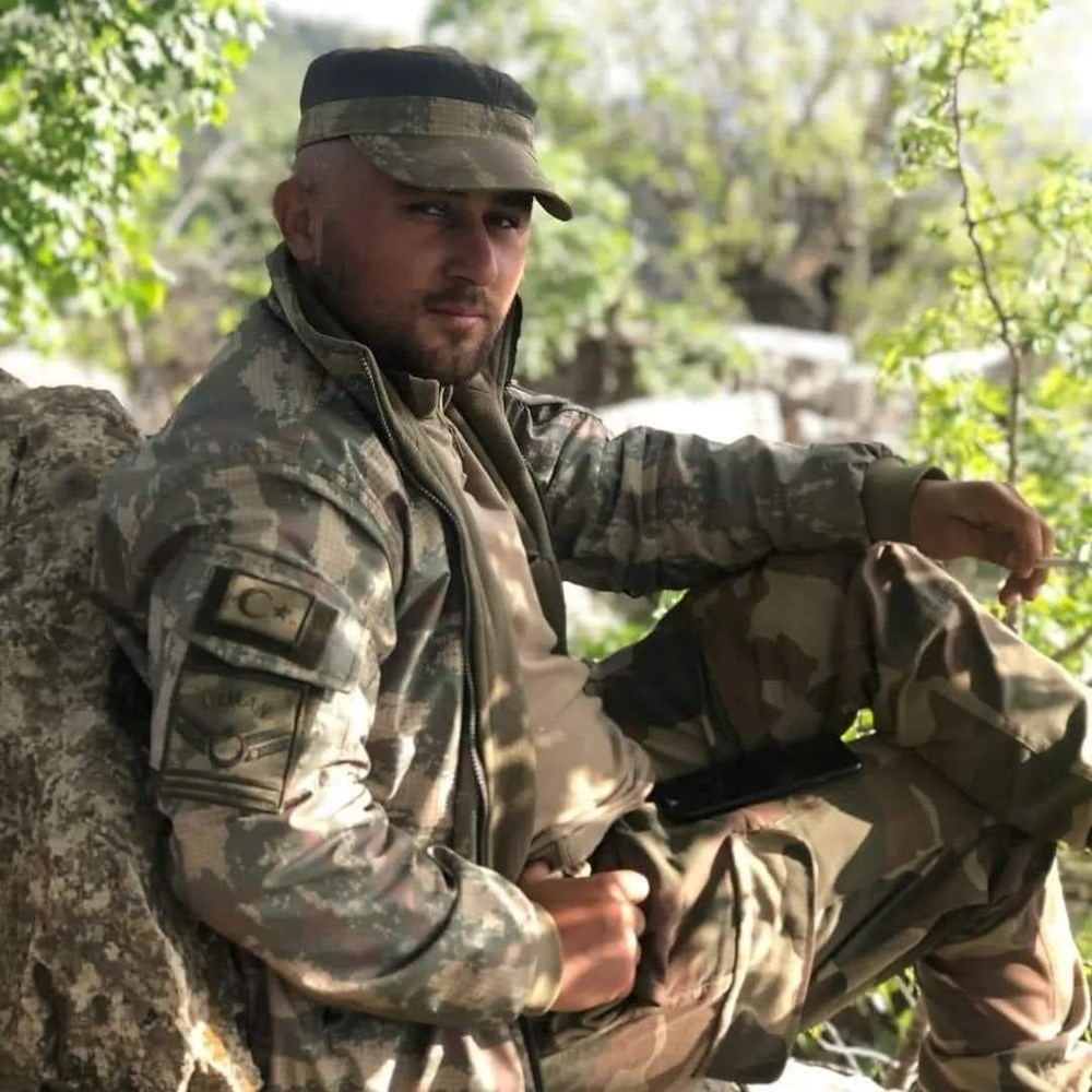 Türkiye şehitlerini uğurladı | Irak’ın kuzeyinde şehit düşen
askerlere gözyaşlarıyla veda - 2