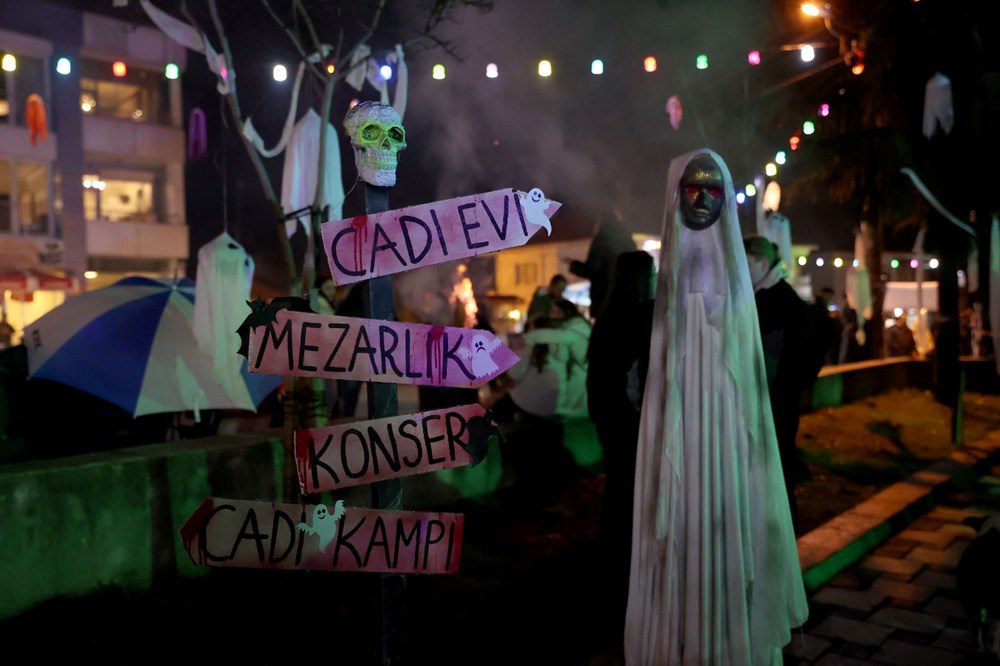 Kırklareli'nde Koleda gecesi: Korkunç kıyafetler giyip vatandaşları korkuttular - 18