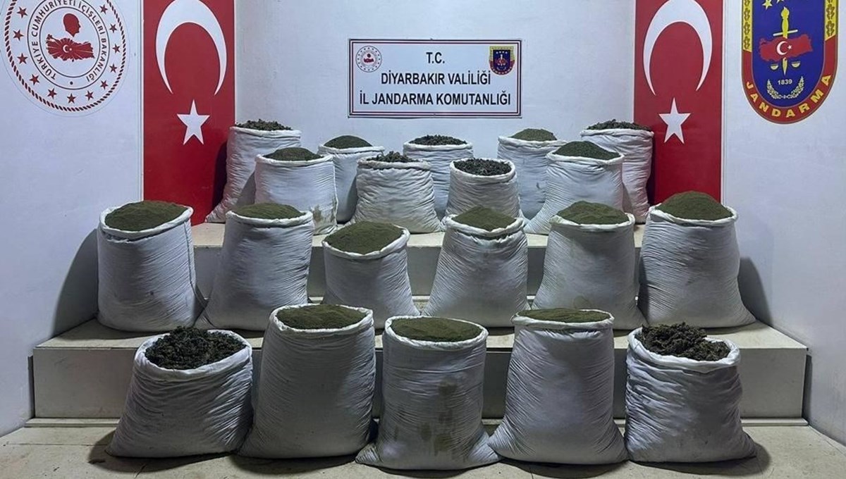 Diyarbakır'da 1 ton 148 kilo esrar ele geçirildi Diyarbakır'da 1 ton 148 kilo esrar ele geçirildi