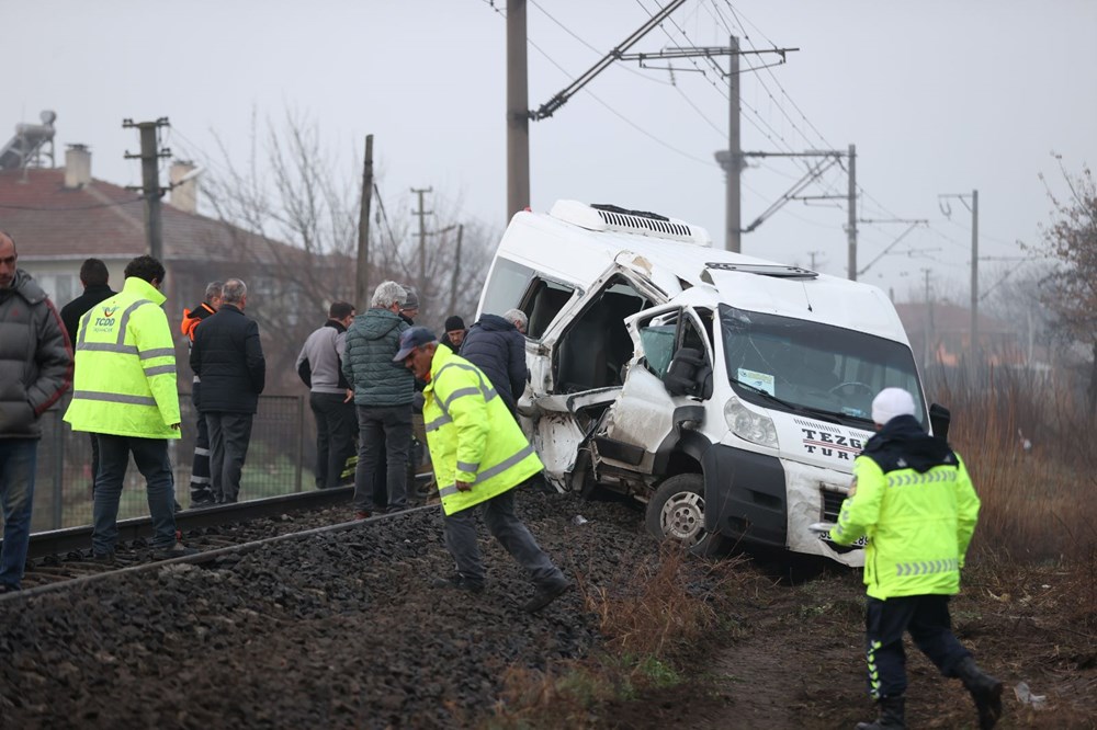 Kırklareli’nde fabrika servisine tren çarptı: İki yaralı - 6