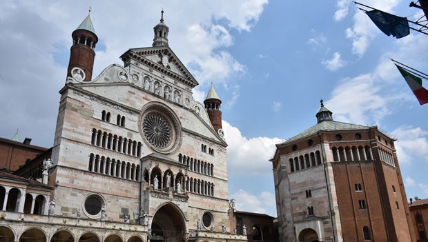 La città italiana che fa vivere la liuteria con i suoi maestri e il suo museo: Cremona