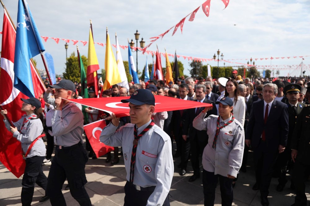 Atatürk'ü temsil eden bayrak Samsun'da karaya çıkarıldı - 3