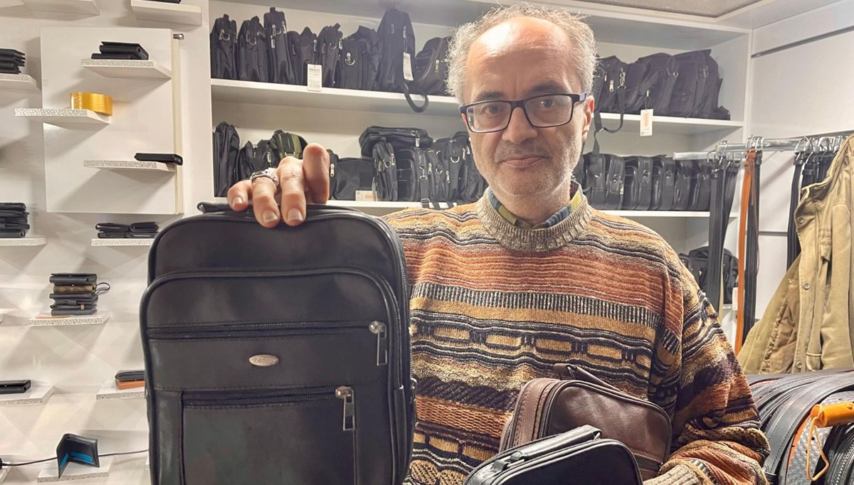 Erkekler de kadınlar kadar çanta kullanmaya başladı: Fiyatlar 400 ila 600 lira arasında değişiyor Erkekler de kadınlar kadar çanta kullanmaya başladı: Fiyatlar 400 ila 600 lira arasında değişiyor