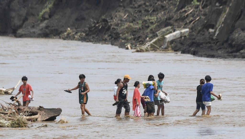 Filipinler'de sel ve toprak kayması: 126 kişi hayatını kaybetti