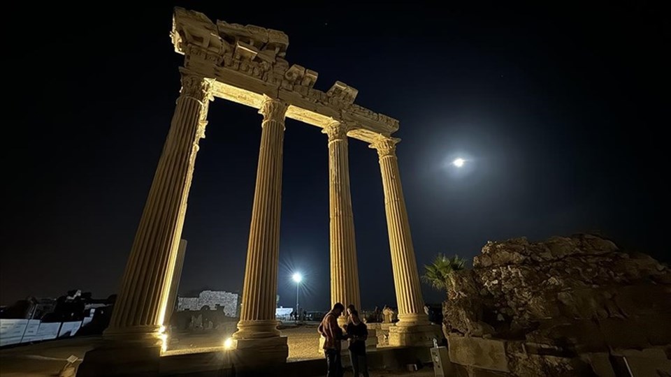 Antalya'nın ören yerleri ziyaretçilerini yıldızlar eşliğinde ağırlıyor - 4